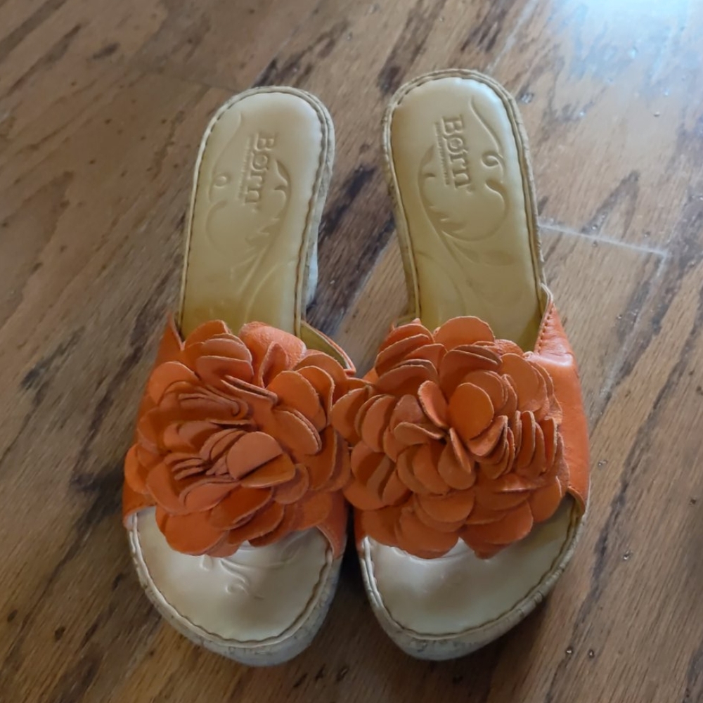 Born flower detail wedge sandals